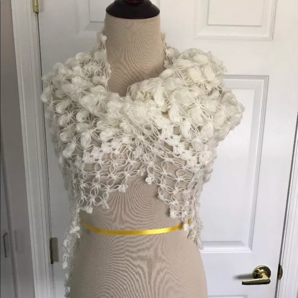 Ivory Bridal Shaw Wrap and Fingerless Gloves Set - Picture 5 of 7